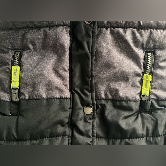 OshKosh B'gosh Boys Coat With Hoodin Black, Gray and Green Puffer Jacket - Picture 11 of 11